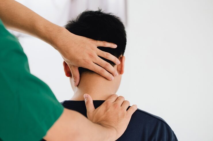 neck and shoulder pain therpay